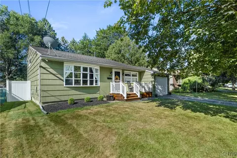 218 Deerfield Dr E, Utica, NY 13502