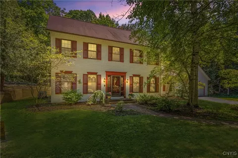 4826 Briarwood Ln, Manlius, NY 13104