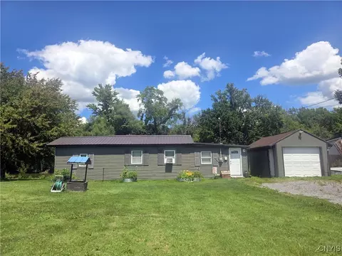 11841 Bentley Rd, Galen, NY 14433