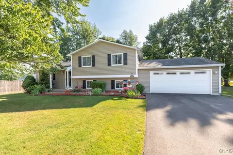 8033 Candela Ln, Clay, NY 13041