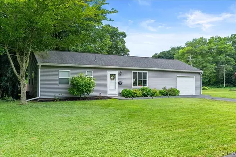4 Oakdale Cir, Whitestown, NY 13492