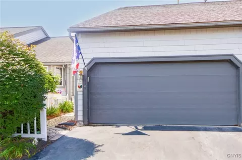 127 Summerhaven Dr S, East Syracuse, NY 13057