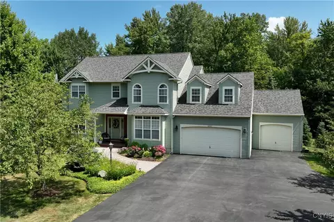 6202 Festival Ct, Lysander, NY 13027