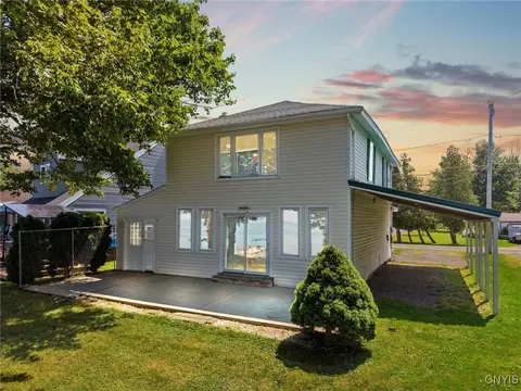 7353 Lakeshore Rd, Cicero, NY 13039