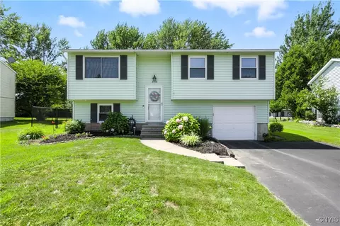 7797 Newhope W, Liverpool, NY 13090