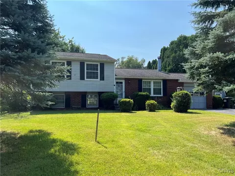 403 Old Cove Rd, Salina, NY 13090
