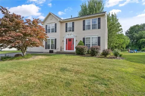 17 Mirage Ln, Clay, NY 13041