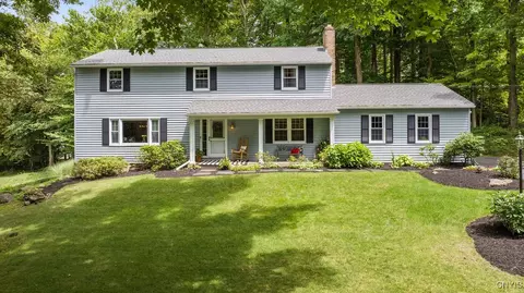 135 Fireside Ln, Camillus, NY 13031