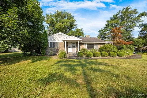 14 Pebble Hill Rd N, Syracuse, NY 13214