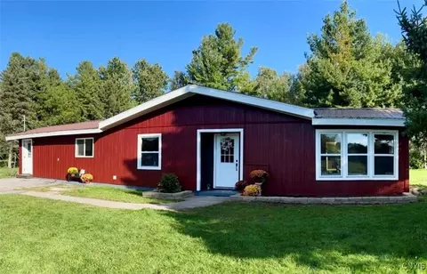 90 Cambray St, Gouverneur, NY 13642