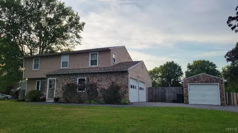 8177 Avoss Ln, Clay, NY 13041
