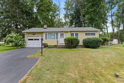 106 Everingham Ct, Onondaga, NY 13205