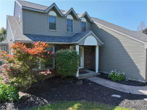 46 Harbor Brook Dr, Scriba, NY 13126