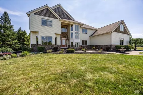 2068 Black Spruce Cir, Manlius, NY 13104