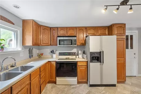 Kitchen - 36 Bert Howard Dr, Central Square, NY 13036 photo 2 of 2