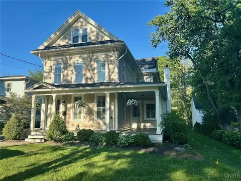 24 Leitch Ave, Skaneateles, NY 13152