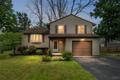 115 Tallowood Ct, Syracuse, NY 13212