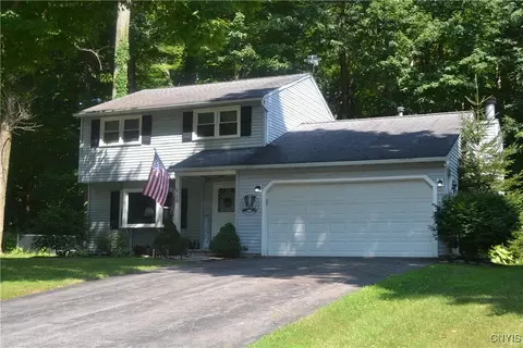 10 Ironwood Dr, Schroeppel, NY 13132