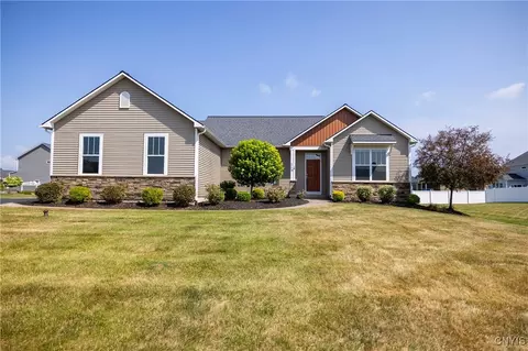 4707 Weller Hall Pl, Clay, NY 13041