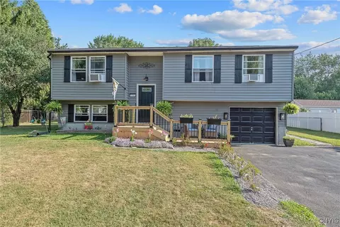 5990 Pony Ln, Cicero, NY 13039