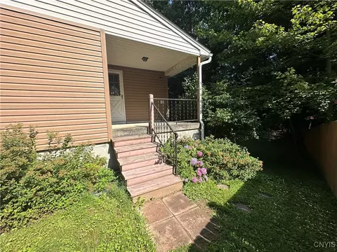 Exterior - 1 Ennis Ave, Schroeppel, NY 13132 photo 5 of 7
