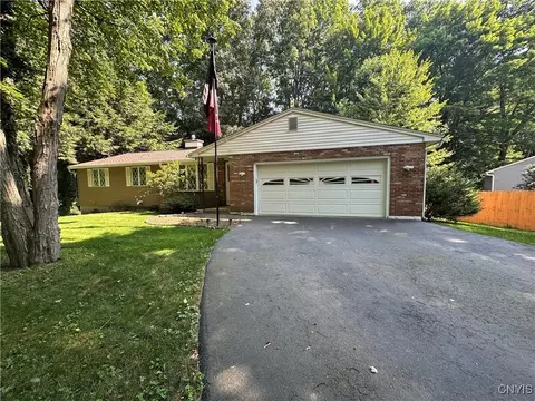 1 Ennis Ave, Schroeppel, NY 13132
