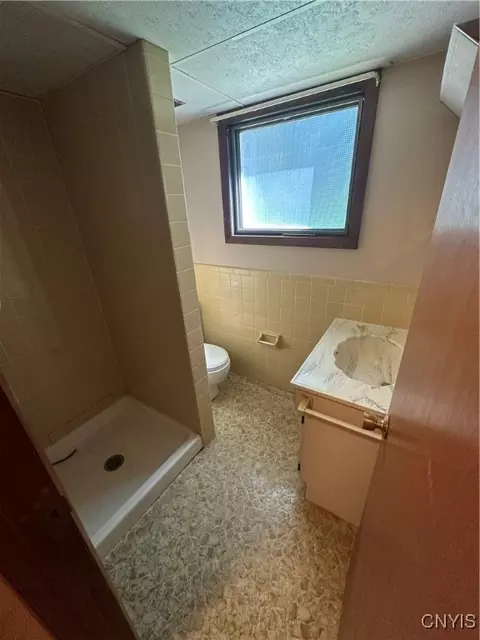 Bath - 1 Ennis Ave, Schroeppel, NY 13132 photo 3 of 3