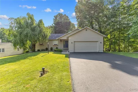 133 Hillcrest Rd, Onondaga, NY 13219