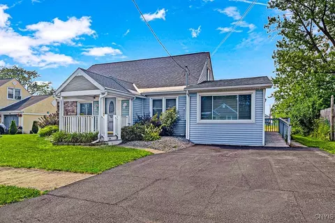 1220 Greenview Dr, Utica, NY 13501
