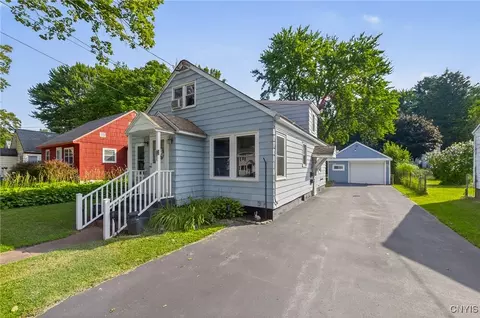 15 Curtis Ave, Lysander, NY 13027