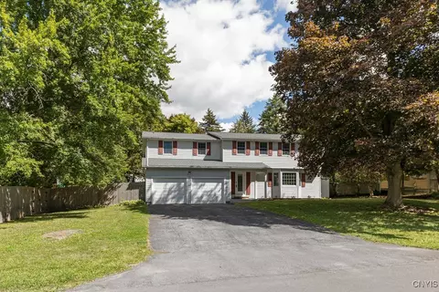 4628 Red Fox Dr, Manlius, NY 13104