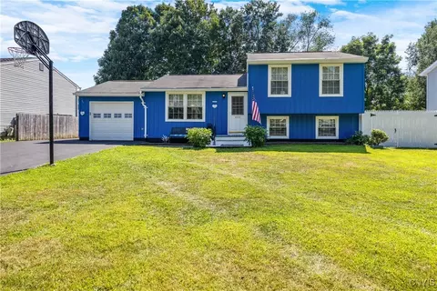 4010 Marlton Cir, Salina, NY 13090