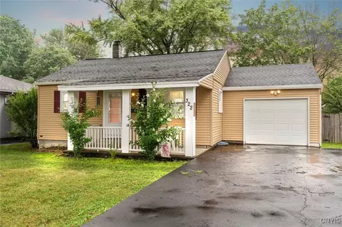 322 Leonard St, Salina, NY 13211