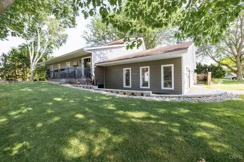 8151 Balsamwood Ln, Liverpool, NY 13090
