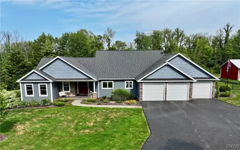 18 Chapel Rd, Oswego, NY 13074