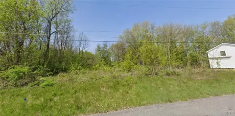 8299 Sabin Rd, Lysander, NY 13027