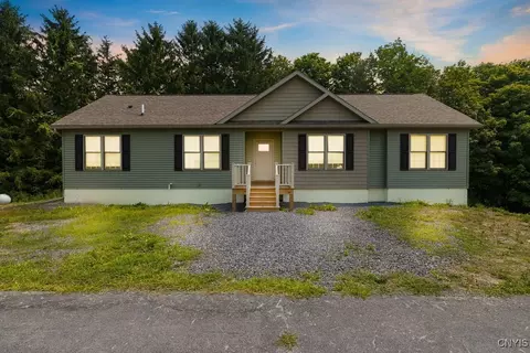 2158 Masters Rd, Marcellus, NY 13108