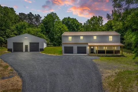 29 Crescent Ln, Volney, NY 13069