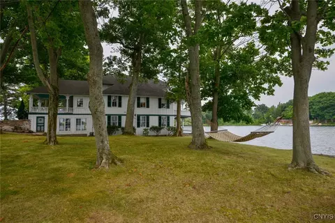 6 Manhattan Is, Alexandria, NY 13607