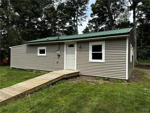 5613 Tennyson Ln, Tully, NY 13159