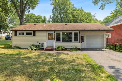 125 Medford Rd, Salina, NY 13211