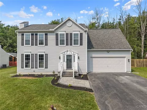 6090 Owlwood Dr, Cicero, NY 13039