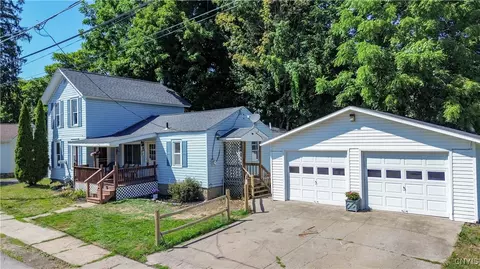 15 James St, Schroeppel, NY 13135
