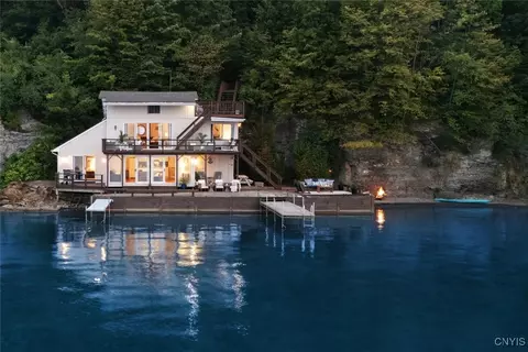 1686 Amerman Rd, Skaneateles, NY 13152