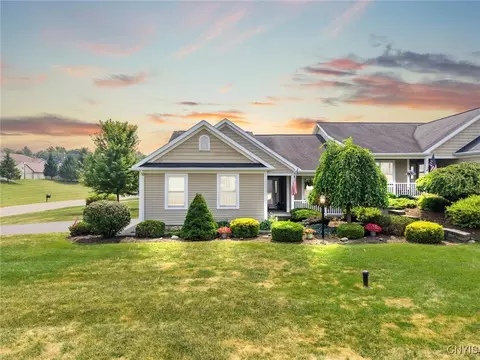 3818 Neptune Ln, Syracuse, NY 13209
