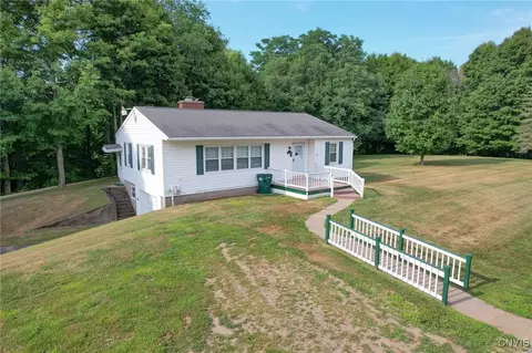 26 Prospect St, Lacona, NY 13083