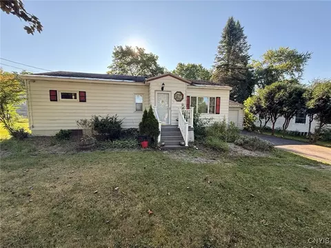 54 Artillery Ln, Lysander, NY 13027