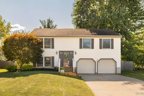 6239 Wynmoor Dr, Cicero, NY 13039