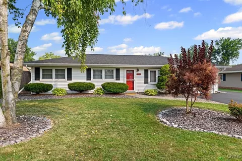7843 Oneida Trl, Bridgeport, NY 13030