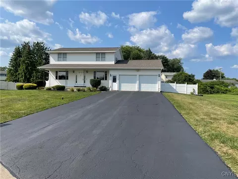 6226 Kenlaren Cir, Syracuse, NY 13212